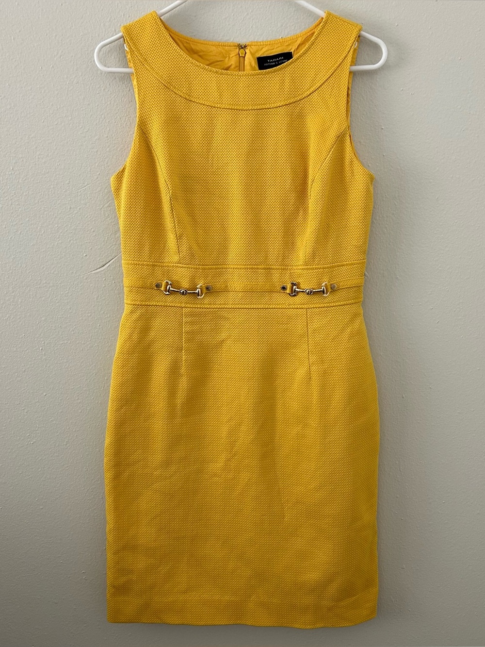 Tahari Yellow Sheath Dress Womens 6 Gold Buckle Detail Career Preppy Classic